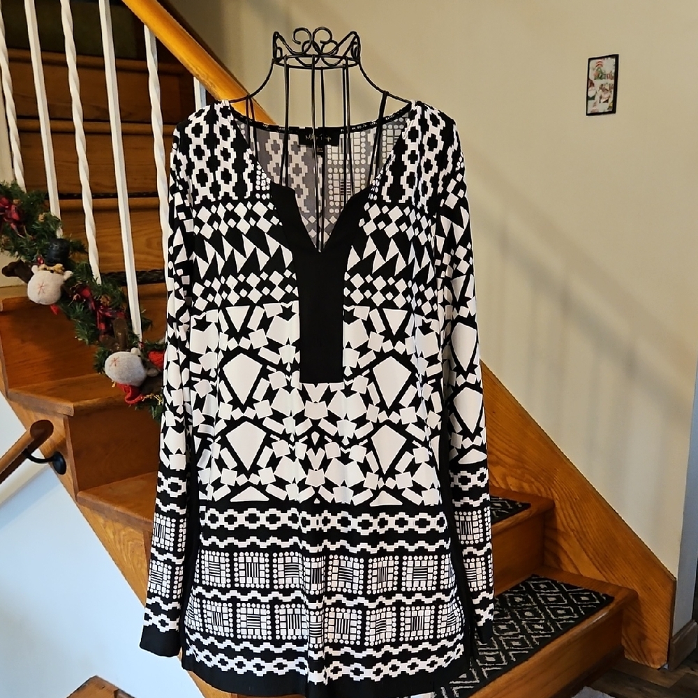 👚Melissa Paige Monochrome Geometric Tunic